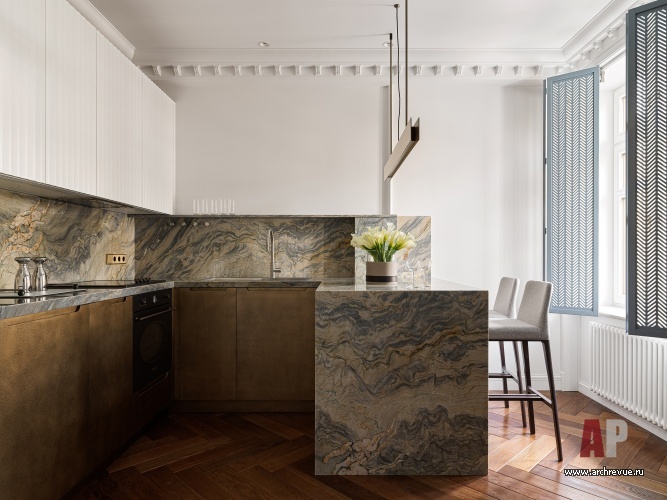 Фото интерьера кухни квартиры в стиле неоклассика