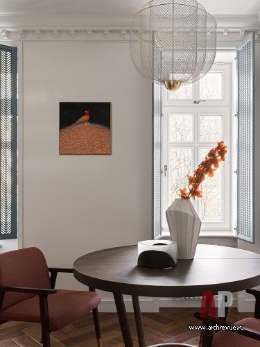 Фото интерьера столовой квартиры в стиле неоклассика