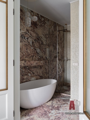 Фото интерьера ванной квартиры в стиле неоклассика