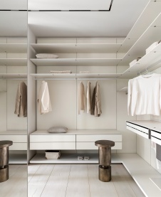 Фото интерьера гардеробной квартиры в современном стиле 