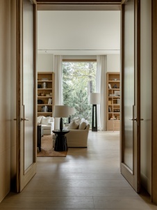 Фото интерьера гостиной дома в стиле фьюжн