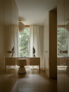 Фото интерьера гардеробной дома в стиле фьюжн 