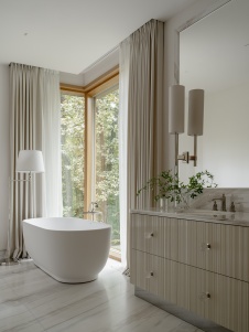 Фото интерьера ванной дома в стиле фьюжн 