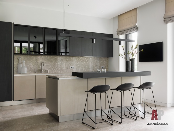 Фото интерьера кухни дома в стиле минимализм 