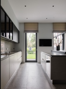 Фото интерьера кухни дома в стиле минимализм 