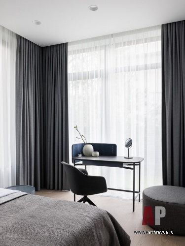 Фото интерьера спальни дома в стиле минимализм 