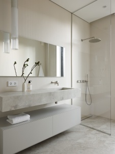 Фото интерьера гостевого санузла дома в стиле минимализм