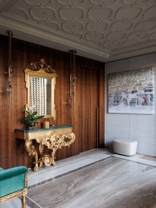 Фото интерьера входной зоны пентхауса в стиле фьюжн