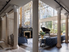 Фото интерьера гостиной пентхауса в стиле фьюжн 