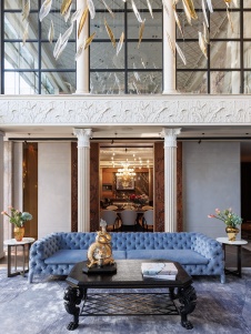 Фото интерьера гостиной пентхауса в стиле фьюжн 