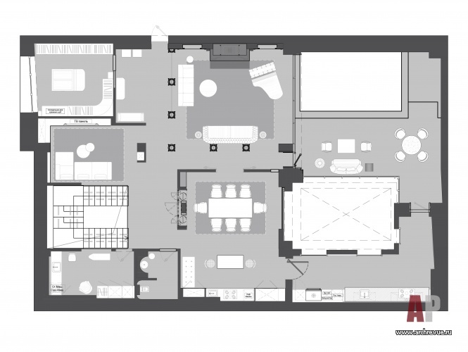План первого этажа двухэтажного пентхауса в историческом особняке.
