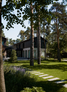 Фото фасада дома в стиле фьюжн 