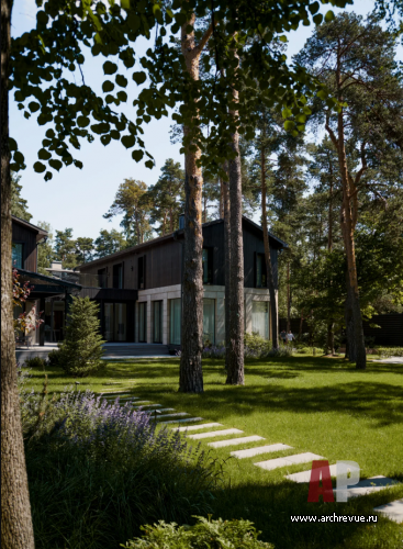 Фото фасада дома в стиле фьюжн 