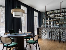 Фото интерьера винотеки дома в стиле фьюжн