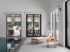 Фото интерьера бассейна дома в стиле фьюжн