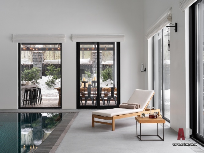 Фото интерьера бассейна дома в стиле фьюжн