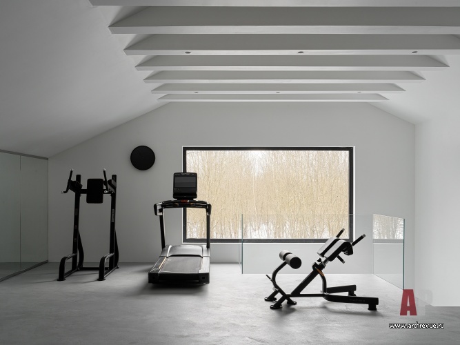 Фото интерьера тренажерного зала дома в стиле фьюжн