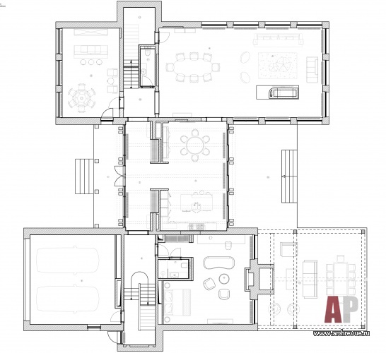 План первого этажа трехэтажного дома в лесу. Общая площадь – 850 кв. м.