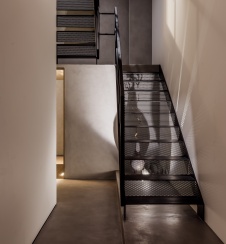 Фото лестницы квартиры в современном стиле