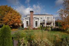 Фото фасада дома в стиле неоклассика