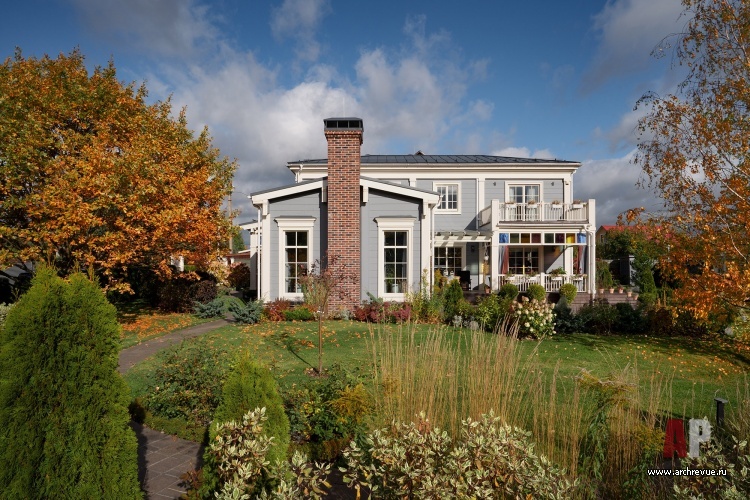 Фото фасада дома в стиле неоклассика