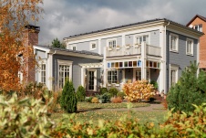 Фото фасада дома в стиле неоклассика