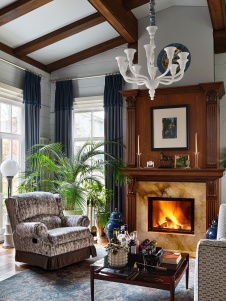 Фото интерьера каминной дома в стиле неоклассика