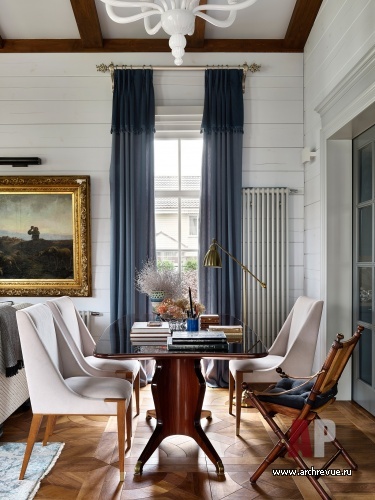 Фото интерьера гостиной дома в стиле неоклассика