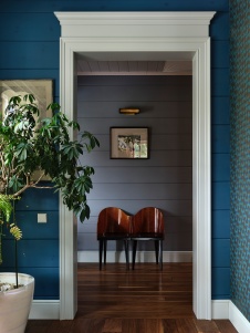 Фото интерьера коридора дома в стиле неоклассика