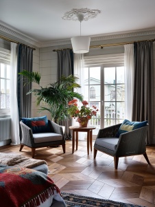 Фото интерьера спальни дома в стиле неоклассика