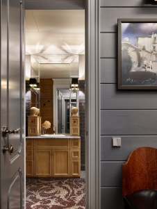 Фото интерьера гостевого санузла дома в стиле неоклассика 