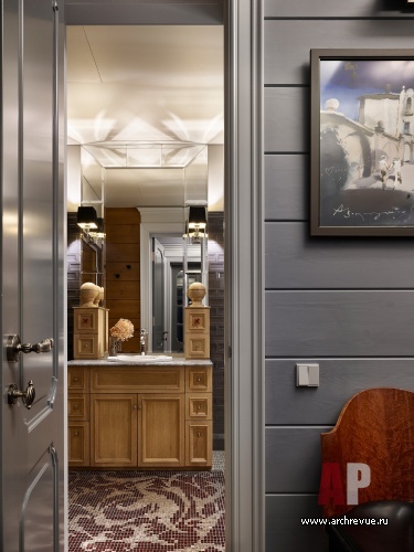 Фото интерьера гостевого санузла дома в стиле неоклассика 