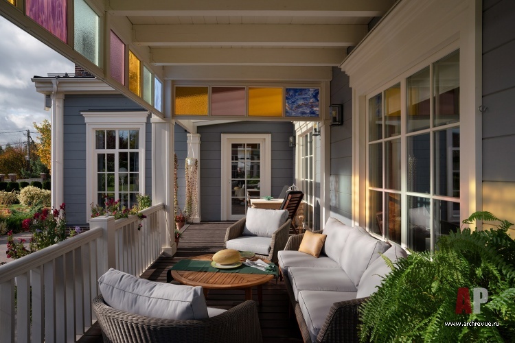 Фото террасы дома в стиле неоклассика