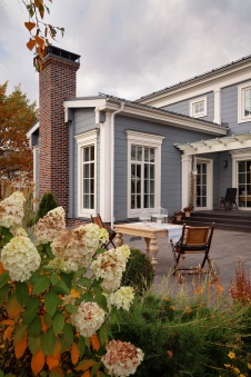 Фото фасада дома в стиле неоклассика