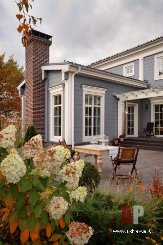 Фото фасада дома в стиле неоклассика