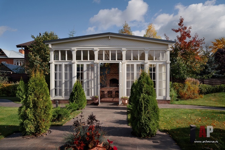 Фото беседки дома в стиле неоклассика
