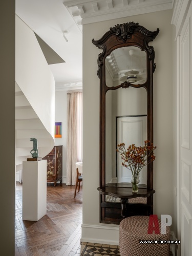 Фото интерьера входной зоны квартиры в стиле фьюжн