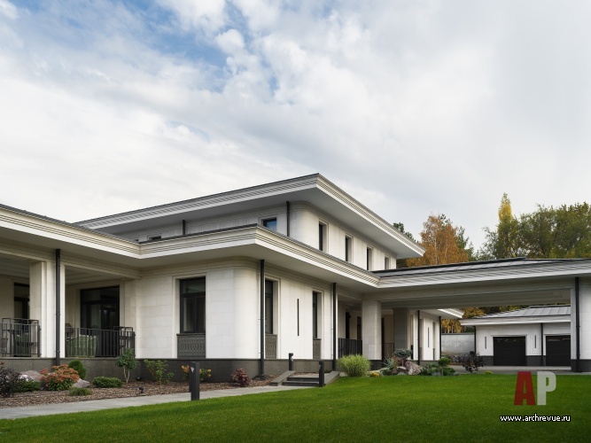 Фото фасада дома в стиле неоклассика