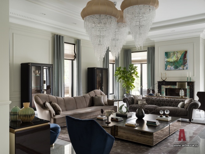 Фото интерьера гостиной дома в стиле неоклассика