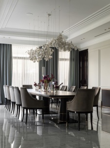 Фото интерьера столовой дома в стиле неоклассика