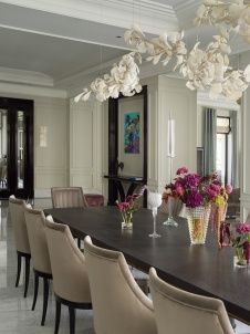 Фото интерьера столовой дома в стиле неоклассика