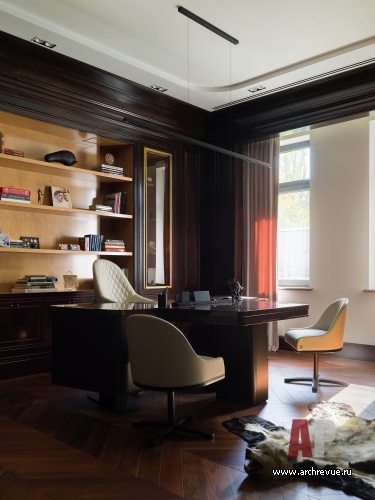 Фото интерьера кабинета дома в стиле неоклассика