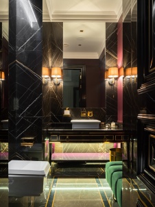 Фото интерьера гостевого санузла дома в стиле неоклассика