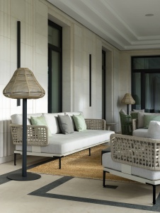 Фото интерьера террасы дома в стиле неоклассика