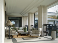 Фото интерьера террасы дома в стиле неоклассика