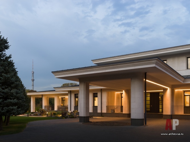 Фото фасада дома в стиле неоклассика