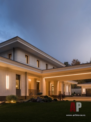 Фото фасада дома в стиле неоклассика