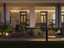 Фото фасада дома в стиле неоклассика