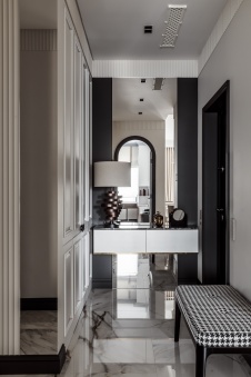 Фото интерьера входной зоны квартиры в стиле неоклассика