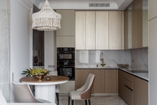 Фото интерьера кухни квартиры в стиле неоклассика